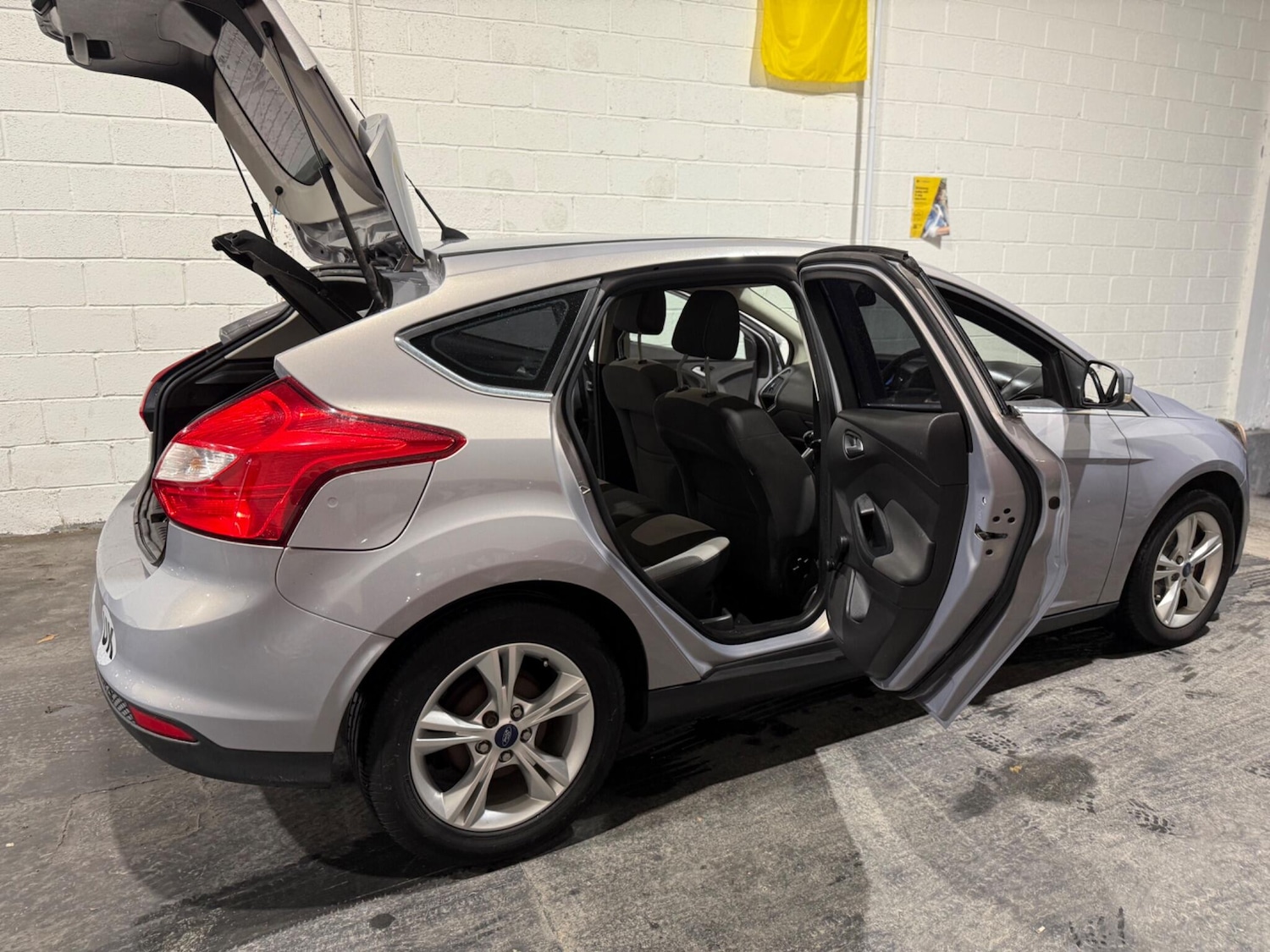 Used Ford Focus 2011 for sale - 77015398: Photo 28