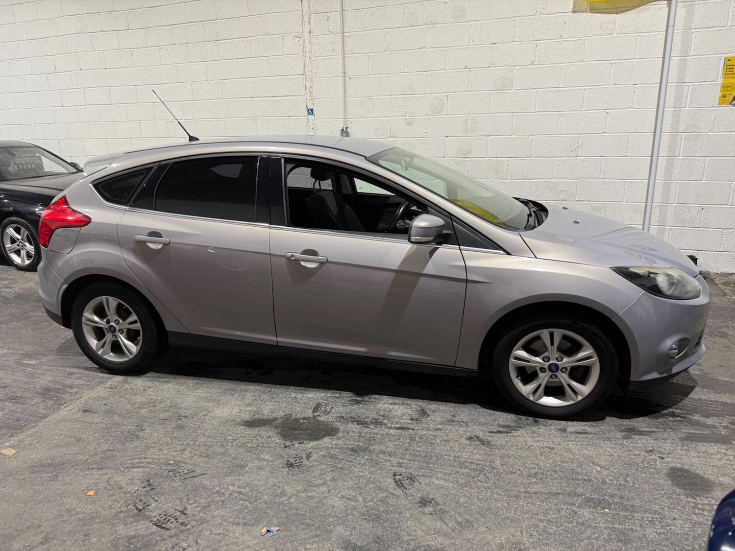 Used Ford Focus 2011 for sale - 77015398: Photo 3