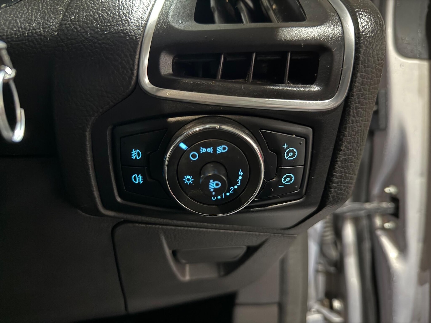 Used Ford Focus 2011 for sale - 77015398: Photo 32