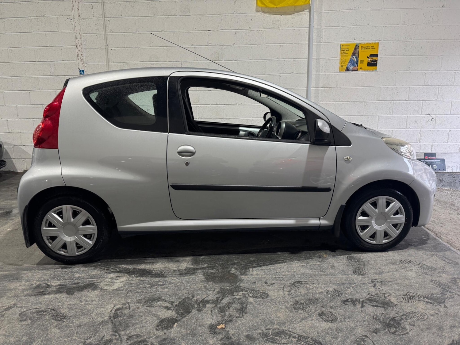 Used Peugeot 107 2011 for sale - 77646123: Photo 17