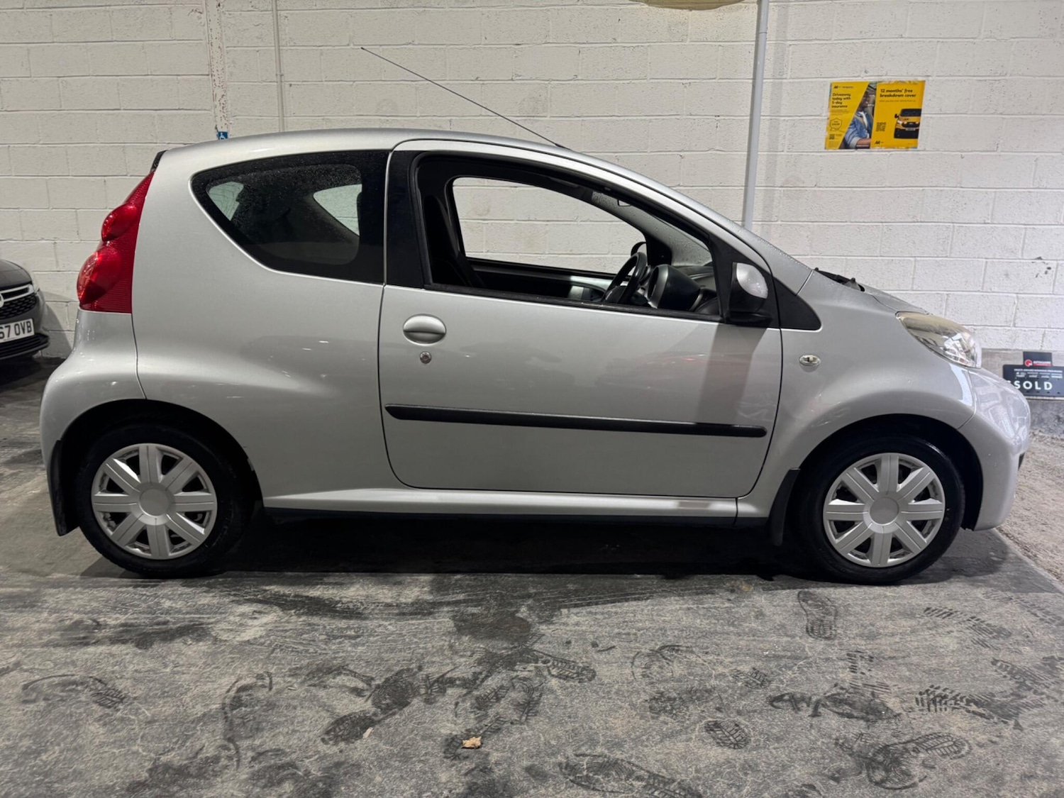 Used Peugeot 107 2011 for sale - 77646123: Photo 21