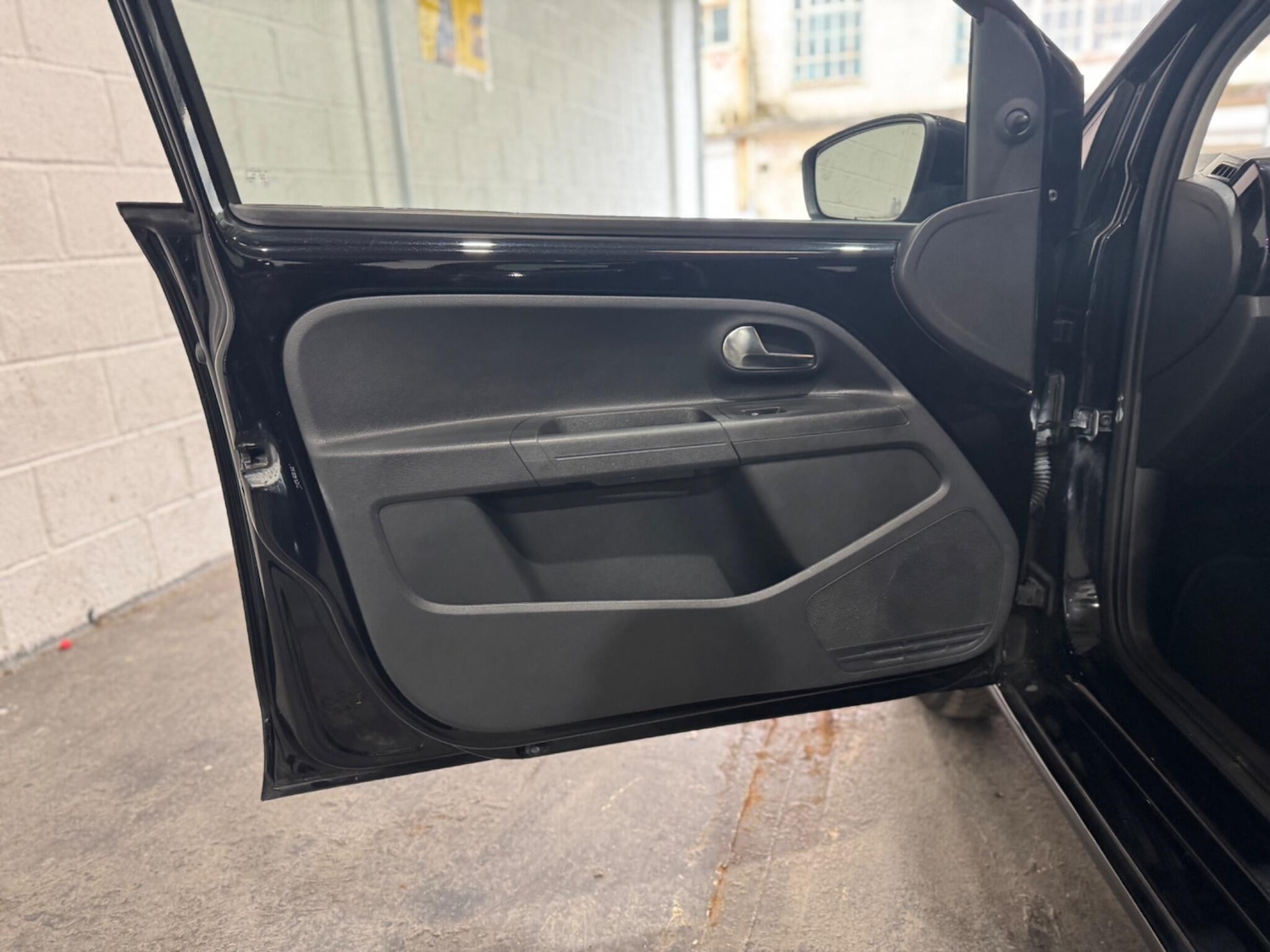 Used Volkswagen up! 2013 for sale - 77783189: Photo 30