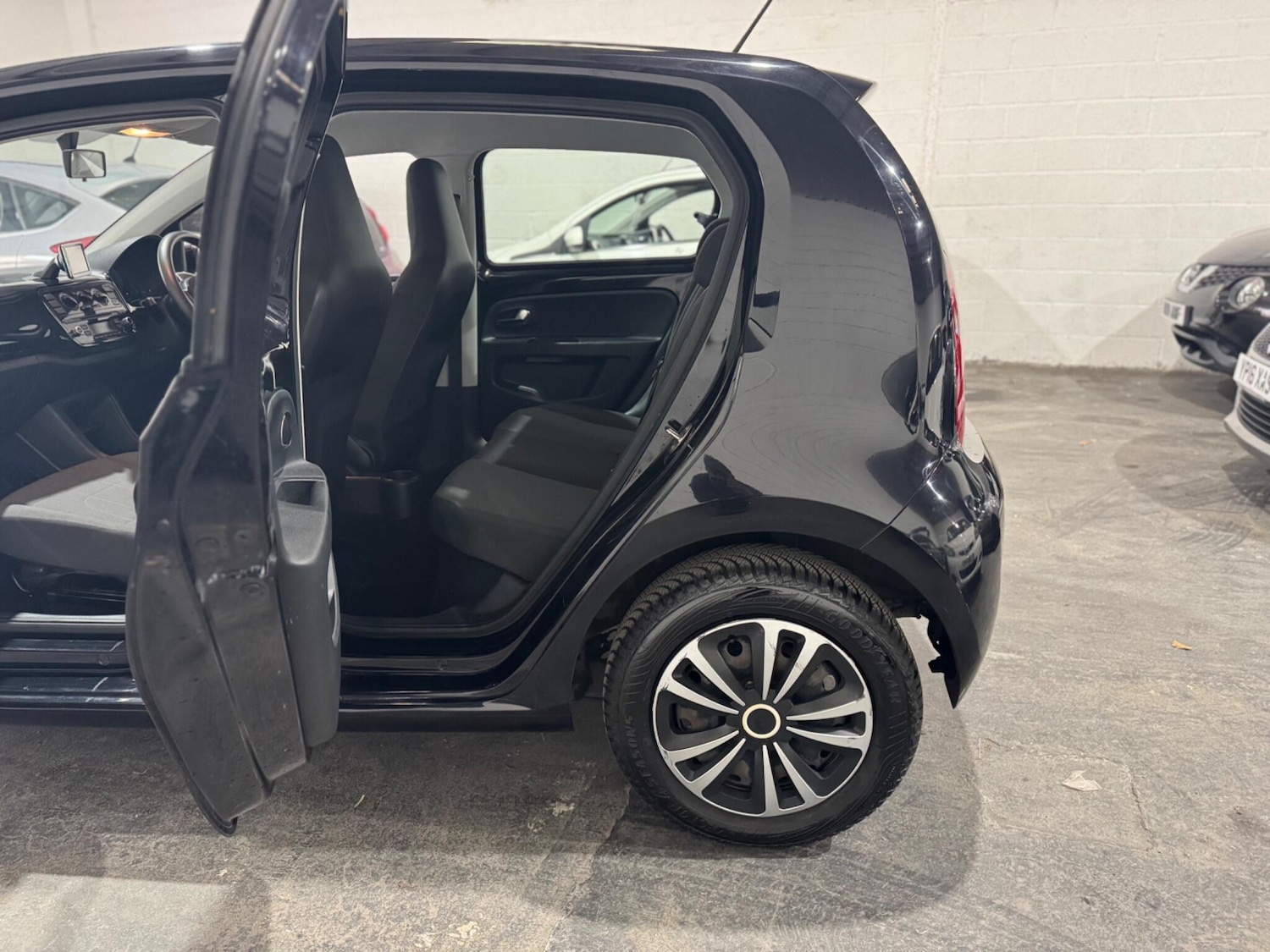 Used Volkswagen up! 2013 for sale - 77783189: Photo 38