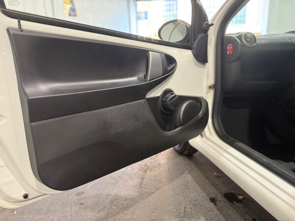 Used Toyota AYGO 2013 for sale - 76189930: Photo 17