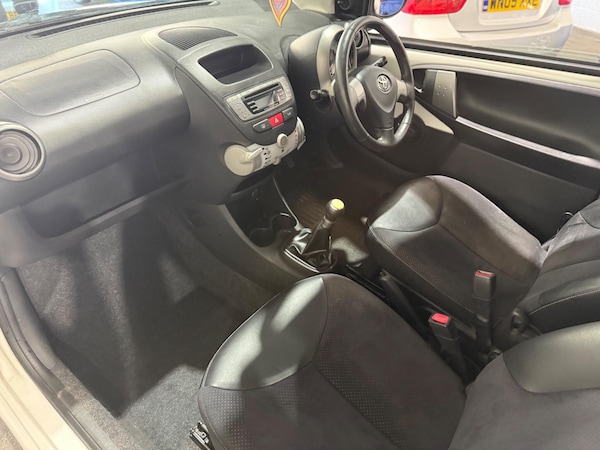 Used Toyota AYGO 2013 for sale - 76189930: Photo 19