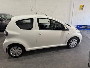 Used Toyota AYGO 2013 for sale - 76189930: Photo 2