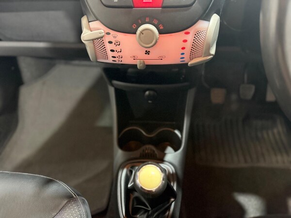 Used Toyota AYGO 2013 for sale - 76189930: Photo 31