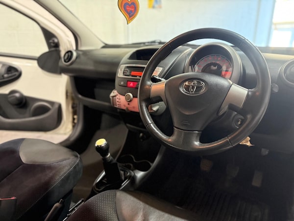 Used Toyota AYGO 2013 for sale - 76189930: Photo 33