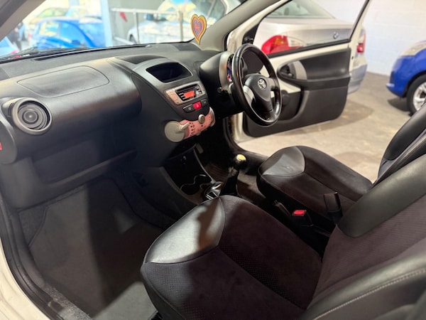 Used Toyota AYGO 2013 for sale - 76189930: Photo 34