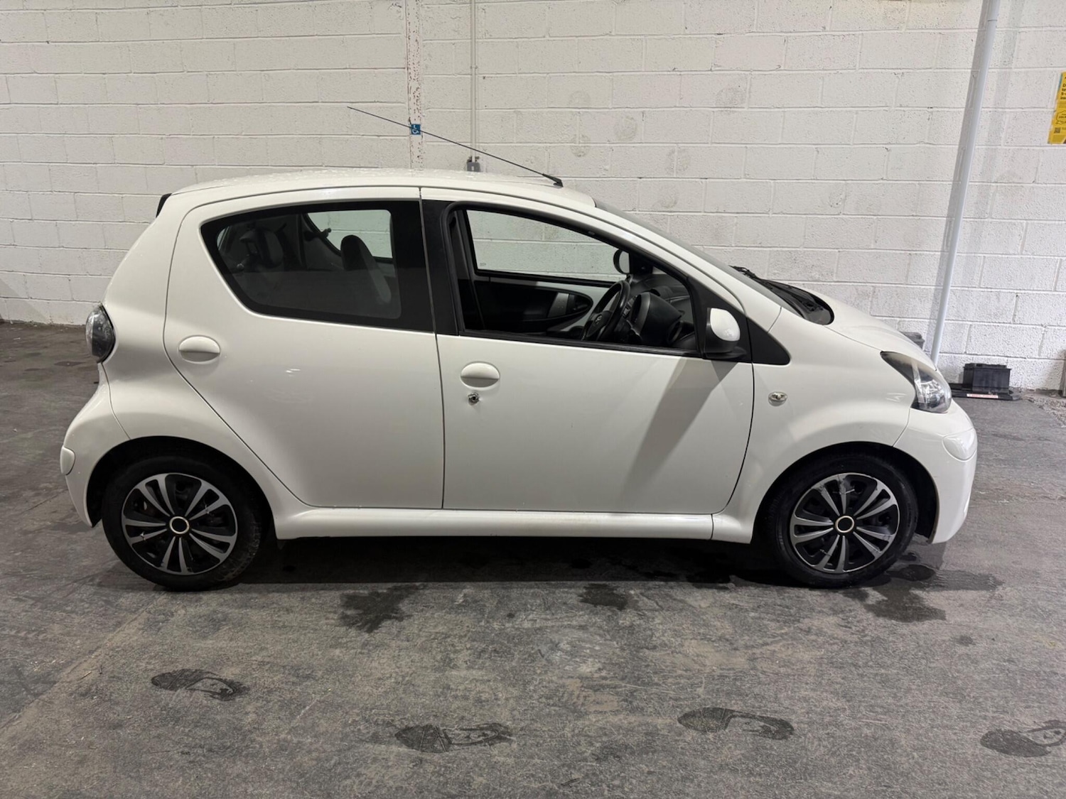Used Toyota AYGO 2013 for sale - 77396231: Photo 13