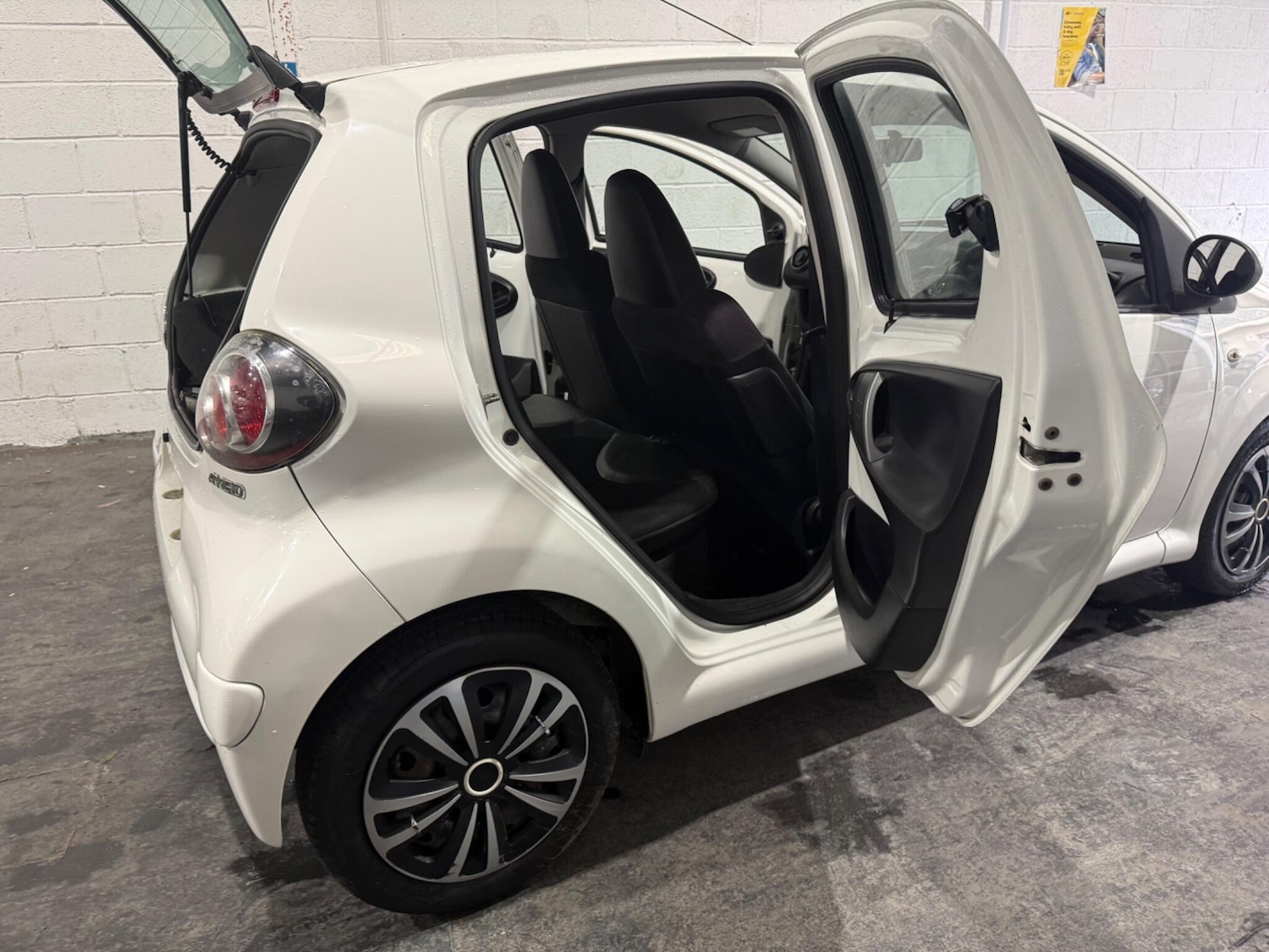 Used Toyota AYGO 2013 for sale - 77396231: Photo 19