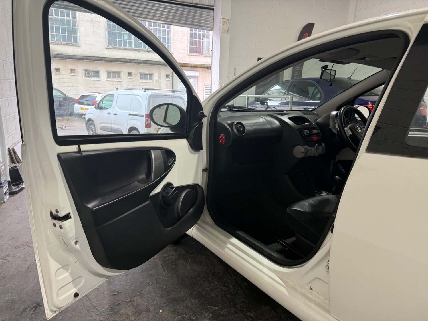 Used Toyota AYGO 2013 for sale - 77396231: Photo 27