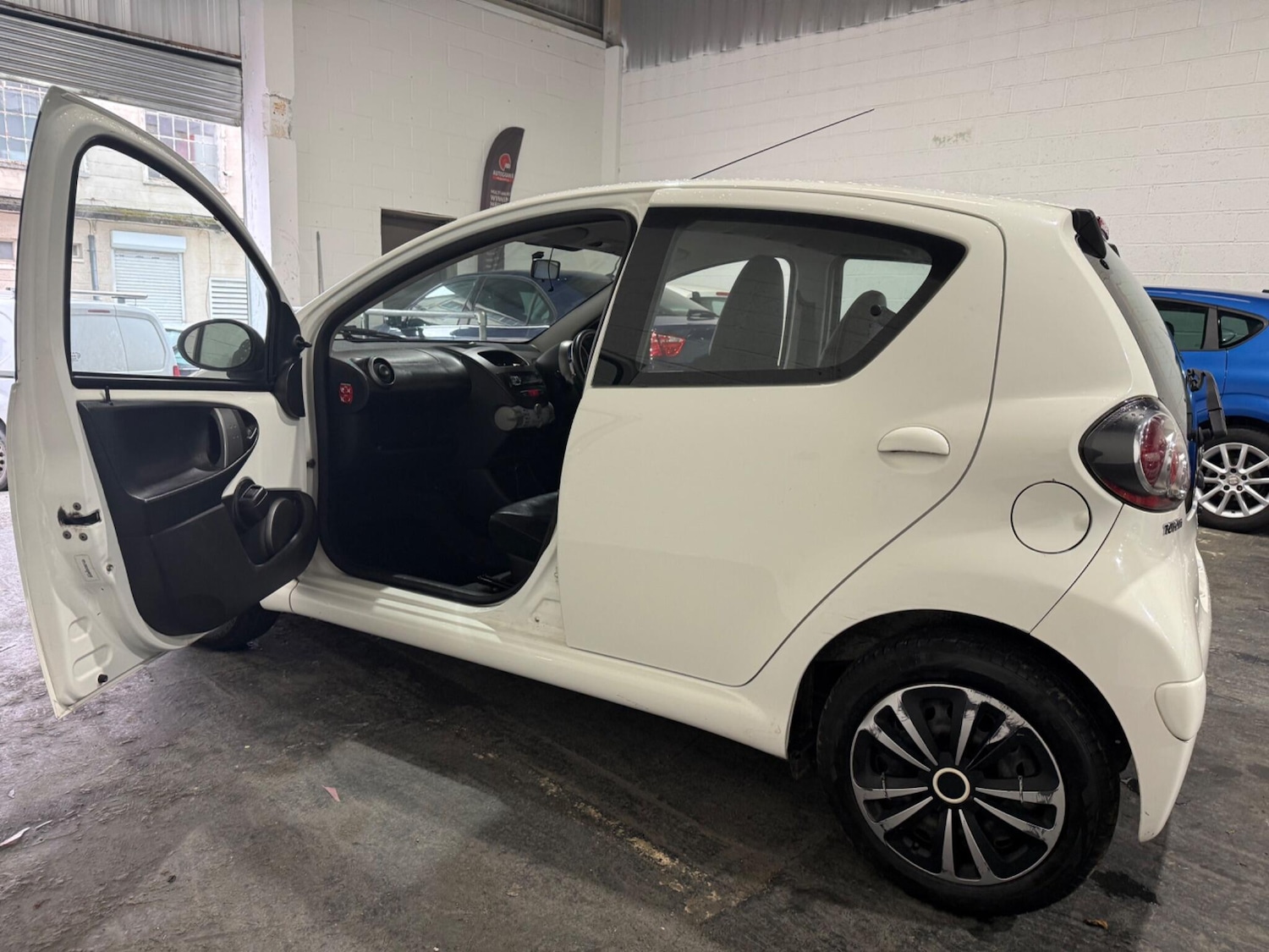 Used Toyota AYGO 2013 for sale - 77396231: Photo 36