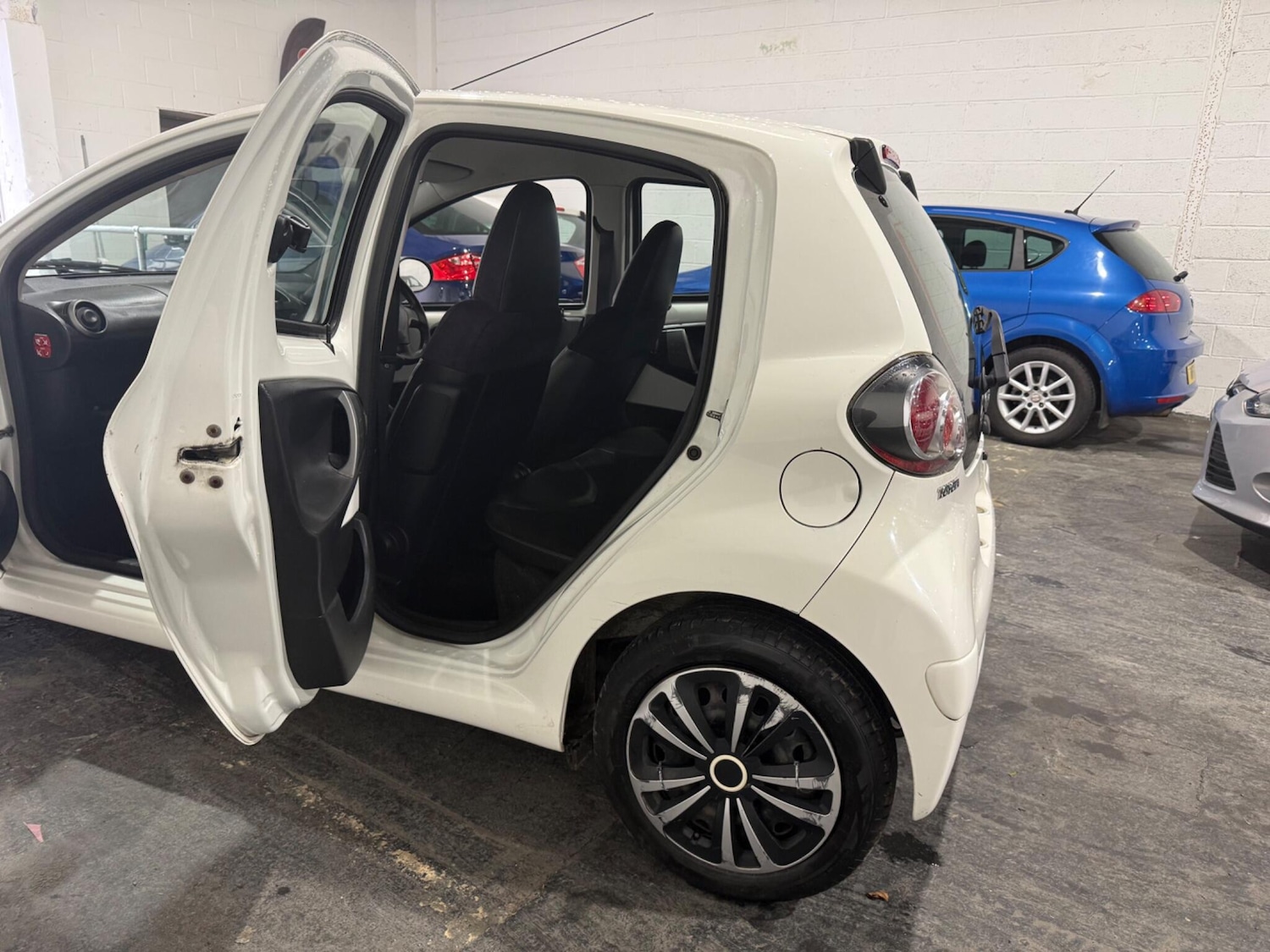 Used Toyota AYGO 2013 for sale - 77396231: Photo 37