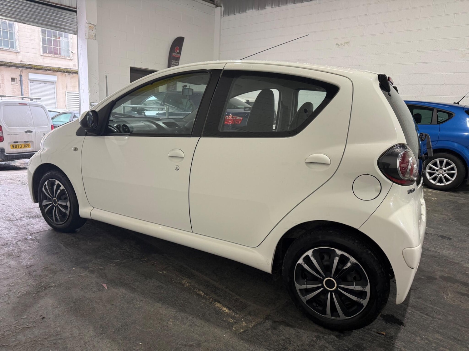 Used Toyota AYGO 2013 for sale - 77396231: Photo 9