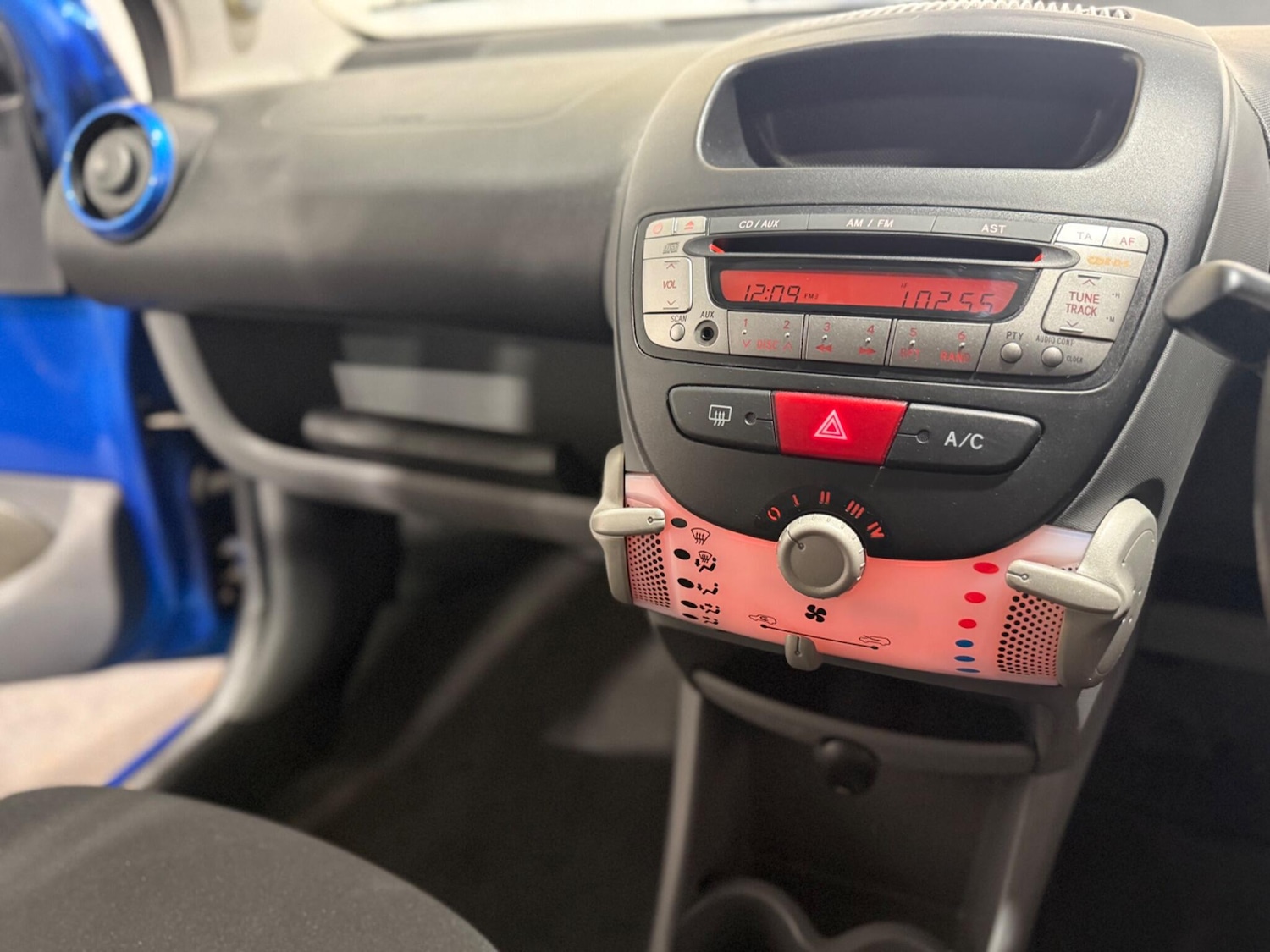 Used Toyota AYGO 2009 for sale - 76849622: Photo 21