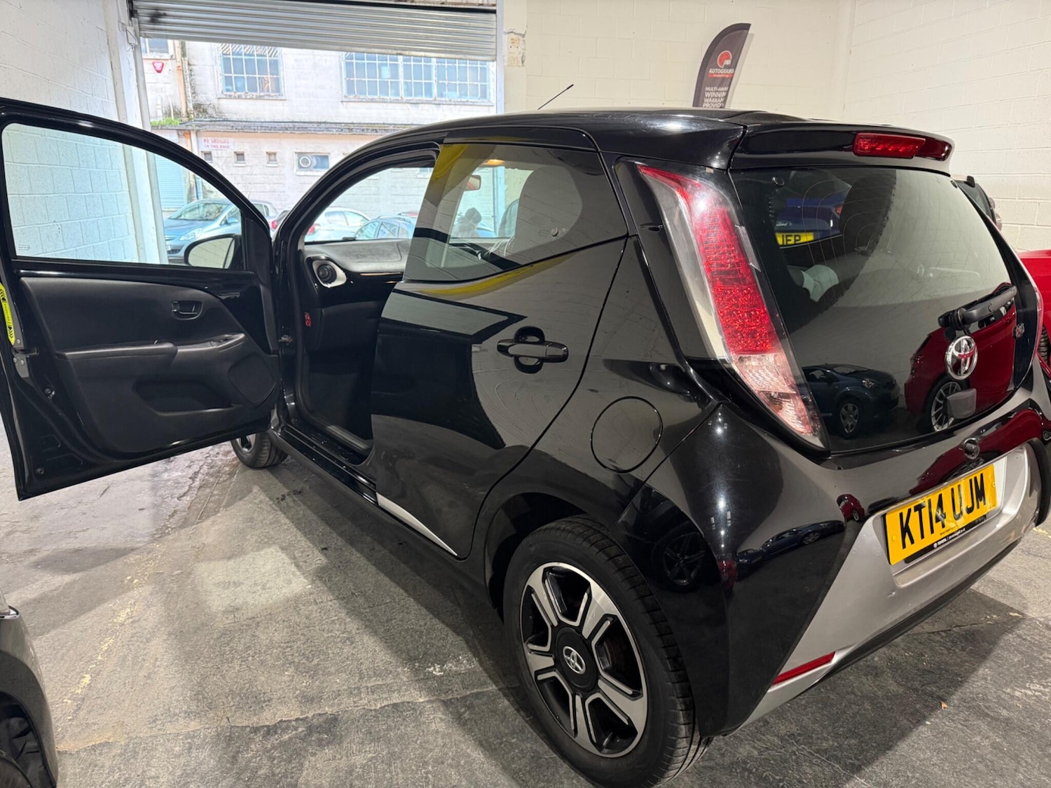Used Toyota AYGO 2014 for sale - 76850490: Photo 11