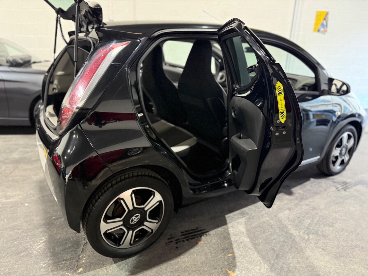 Used Toyota AYGO 2014 for sale - 76850490: Photo 21