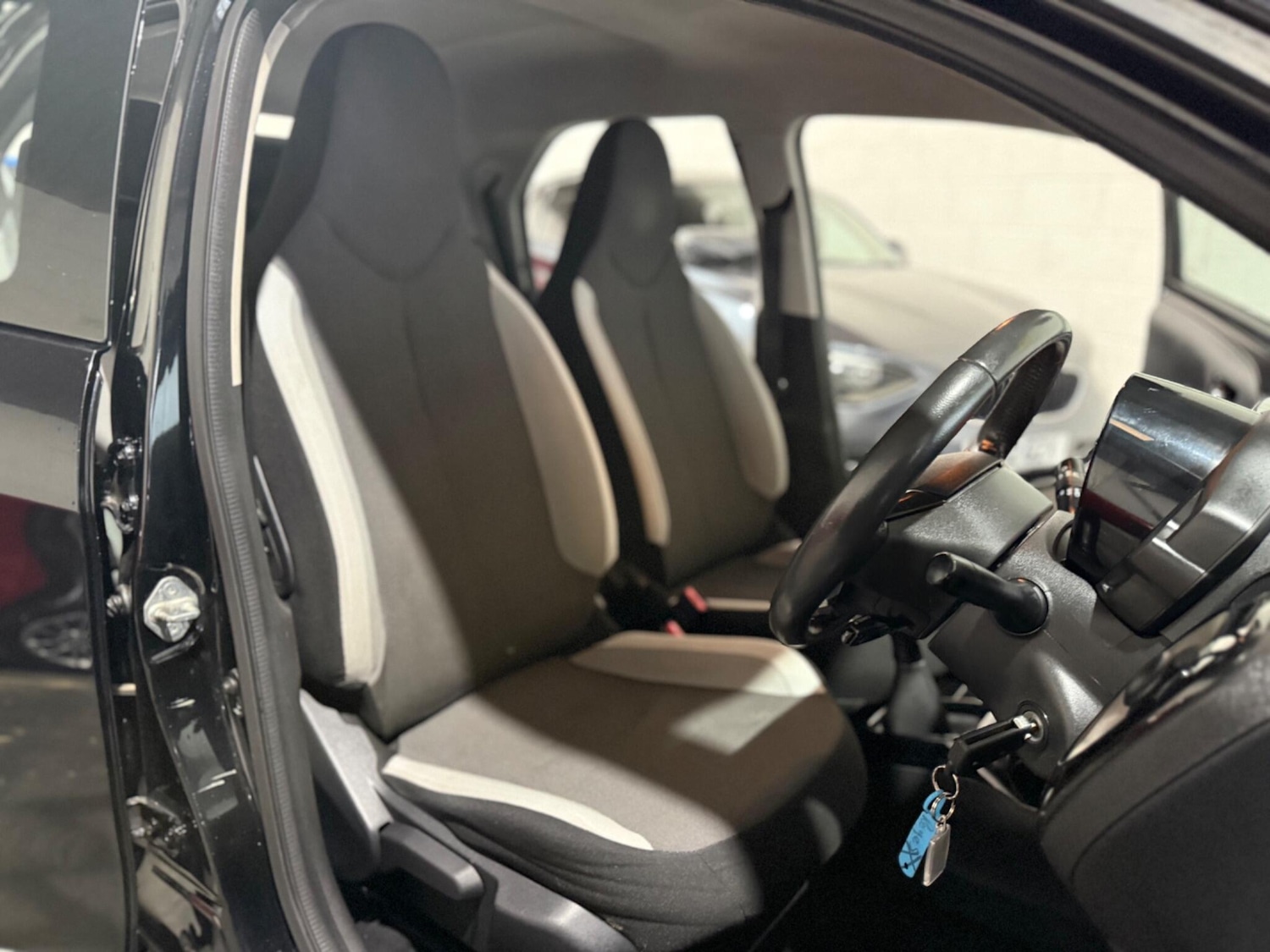 Used Toyota AYGO 2014 for sale - 76850490: Photo 25