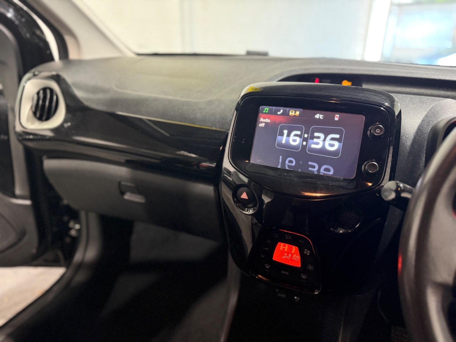 Used Toyota AYGO 2014 for sale - 76850490: Photo 33