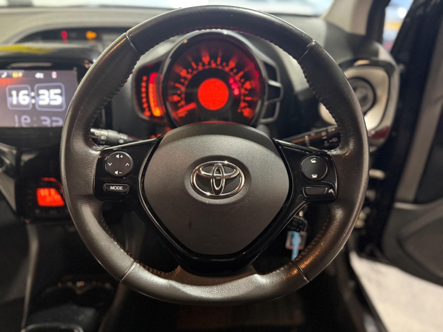 Used Toyota AYGO 2014 for sale - 76850490: Photo 37
