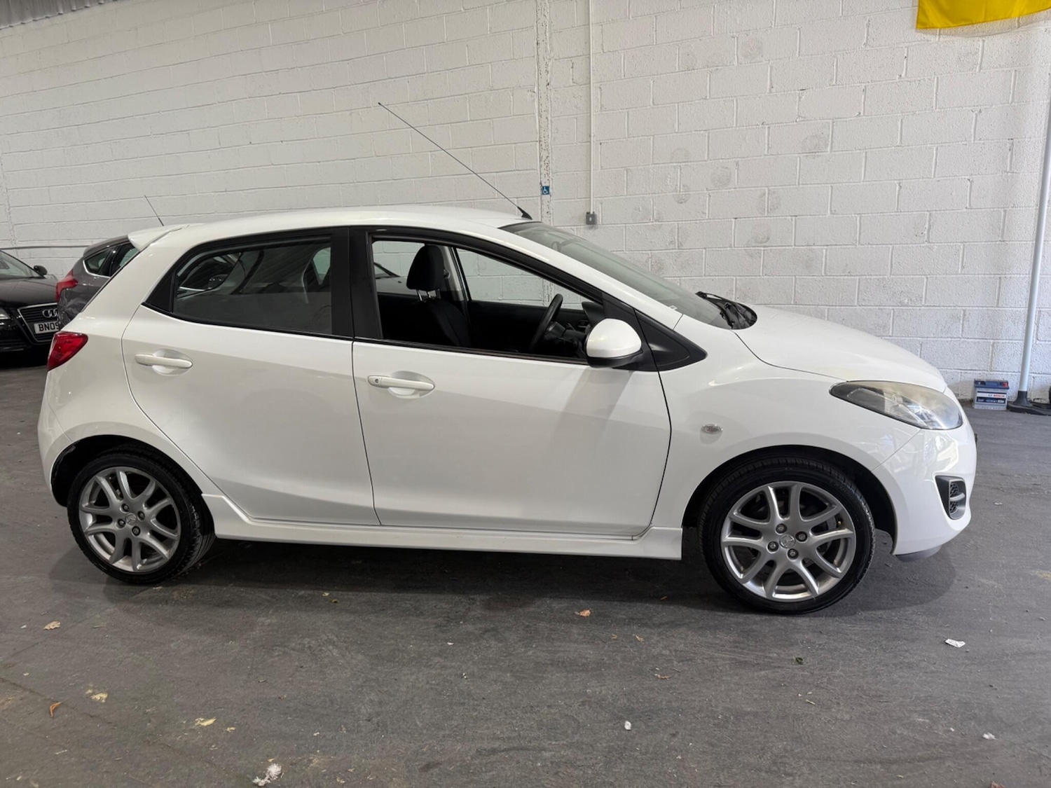 Used Mazda Mazda2 2012 for sale - 76189913: Photo 2