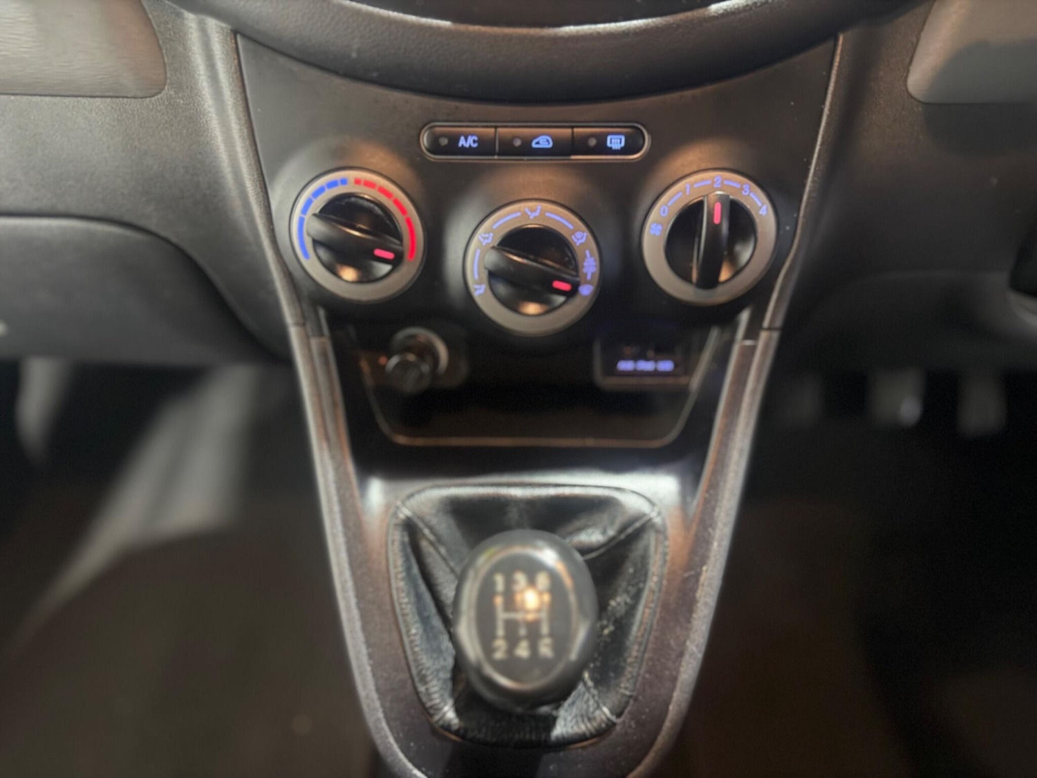 Used Hyundai i10 2013 for sale - 76849896: Photo 19