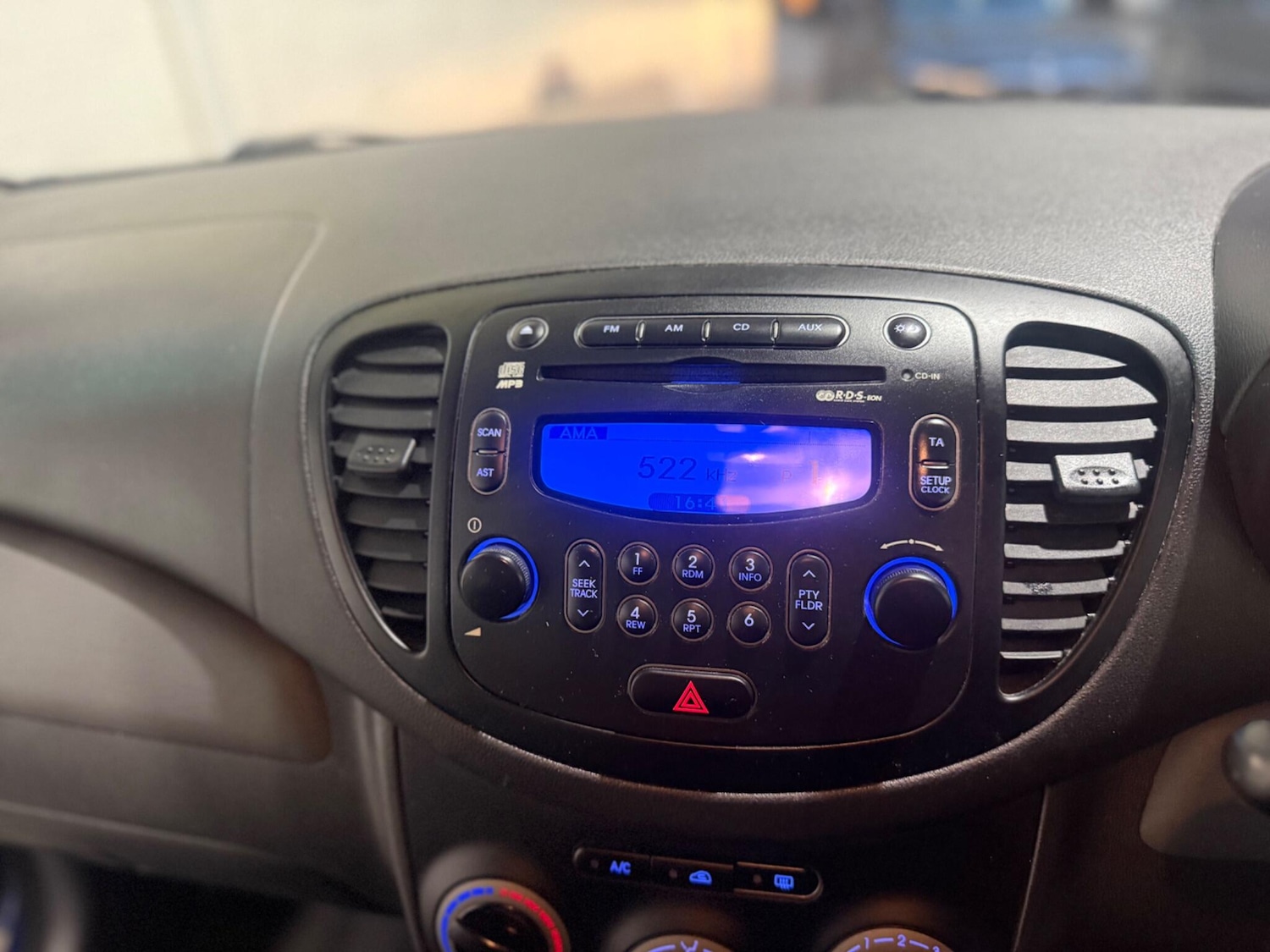 Used Hyundai i10 2013 for sale - 76849896: Photo 29