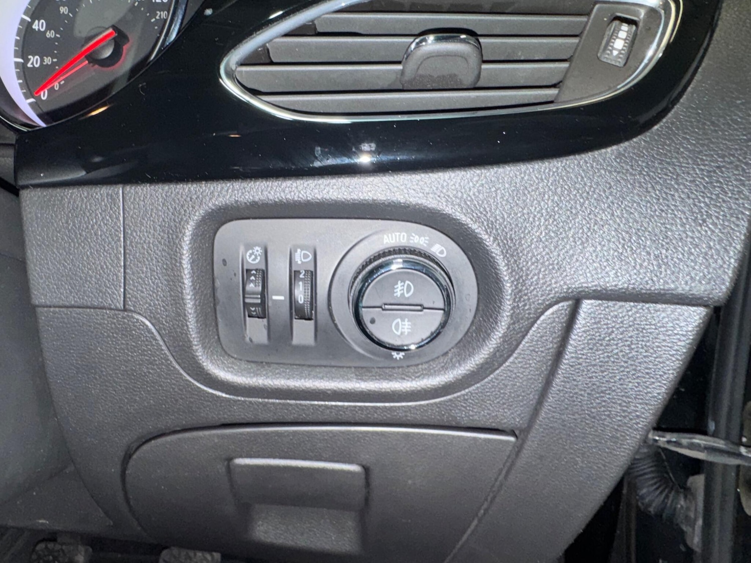 Used Vauxhall Astra 2017 for sale - 77633487: Photo 30