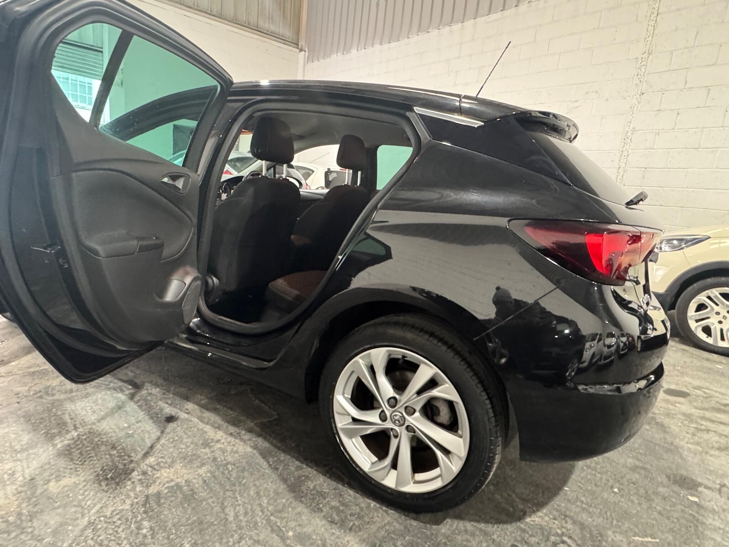 Used Vauxhall Astra 2017 for sale - 77633487: Photo 52