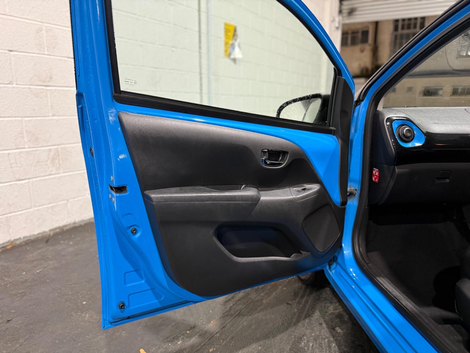 Used Toyota AYGO 2016 for sale - 76735195: Photo 23