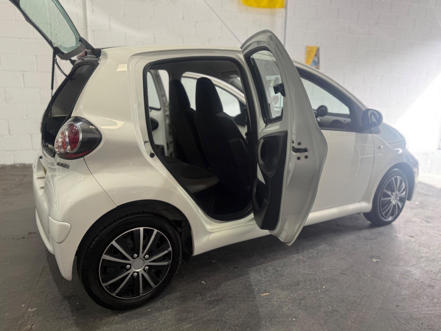 Used Toyota AYGO 2014 for sale - 76043180: Photo 30