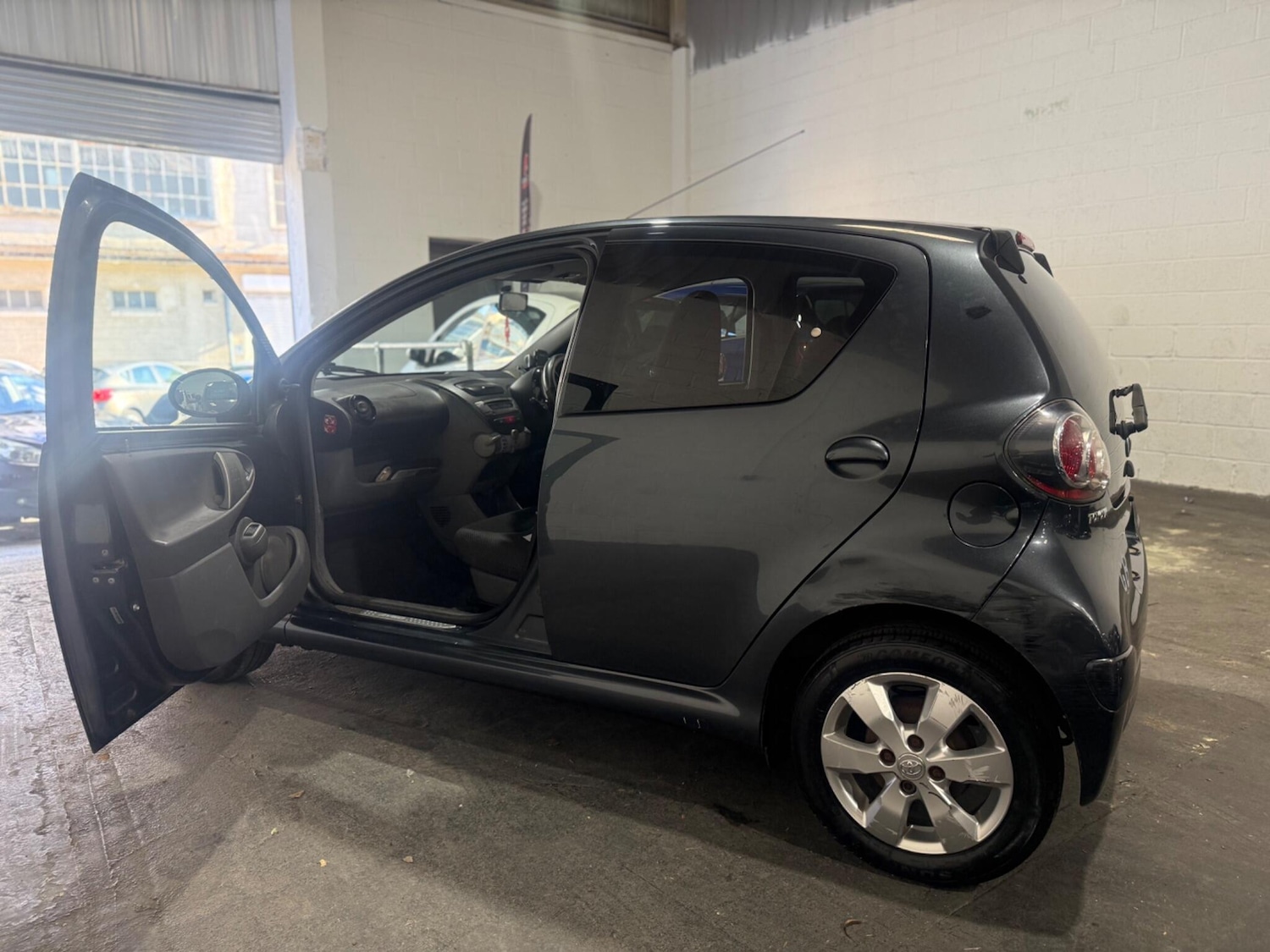 Used Toyota AYGO 2011 for sale - 76071602: Photo 18