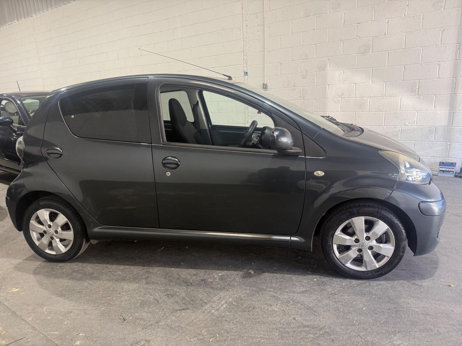 Used Toyota AYGO 2011 for sale - 76071602: Photo 3