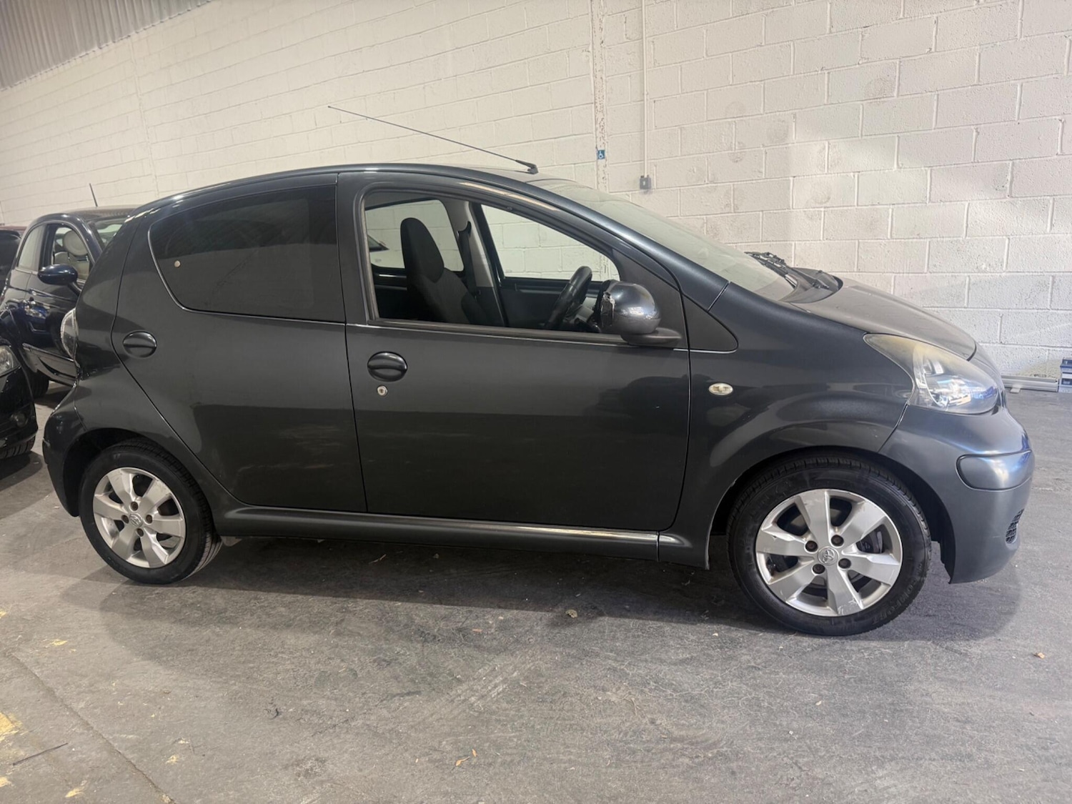 Used Toyota AYGO 2011 for sale - 76071602: Photo 4