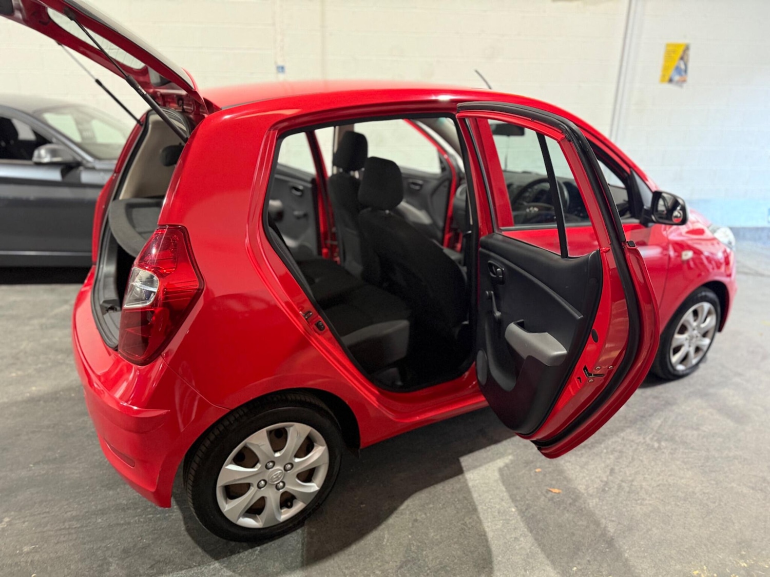 Used Hyundai i10 2012 for sale - 76658357: Photo 36