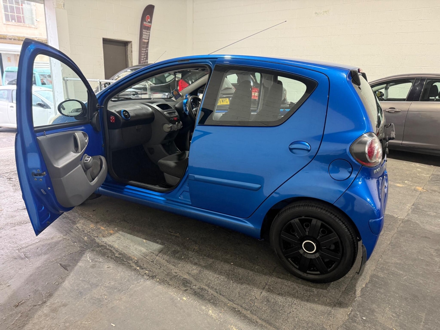 Used Toyota AYGO 2009 for sale - 76359872: Photo 10