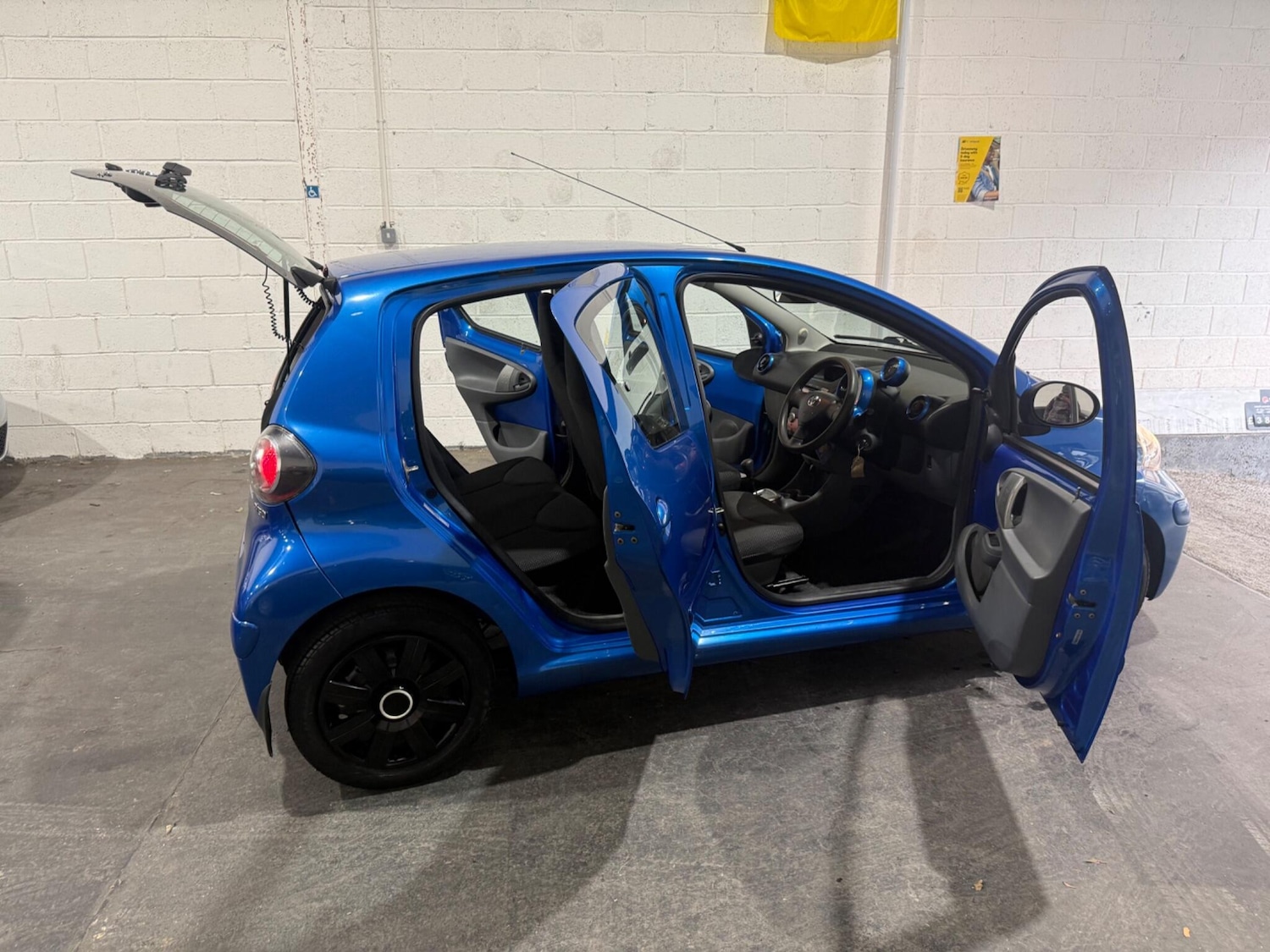 Used Toyota AYGO 2009 for sale - 76359872: Photo 16