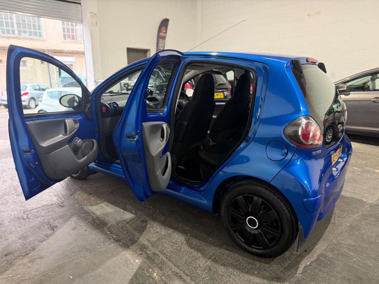 Used Toyota AYGO 2009 for sale - 76359872: Photo 37