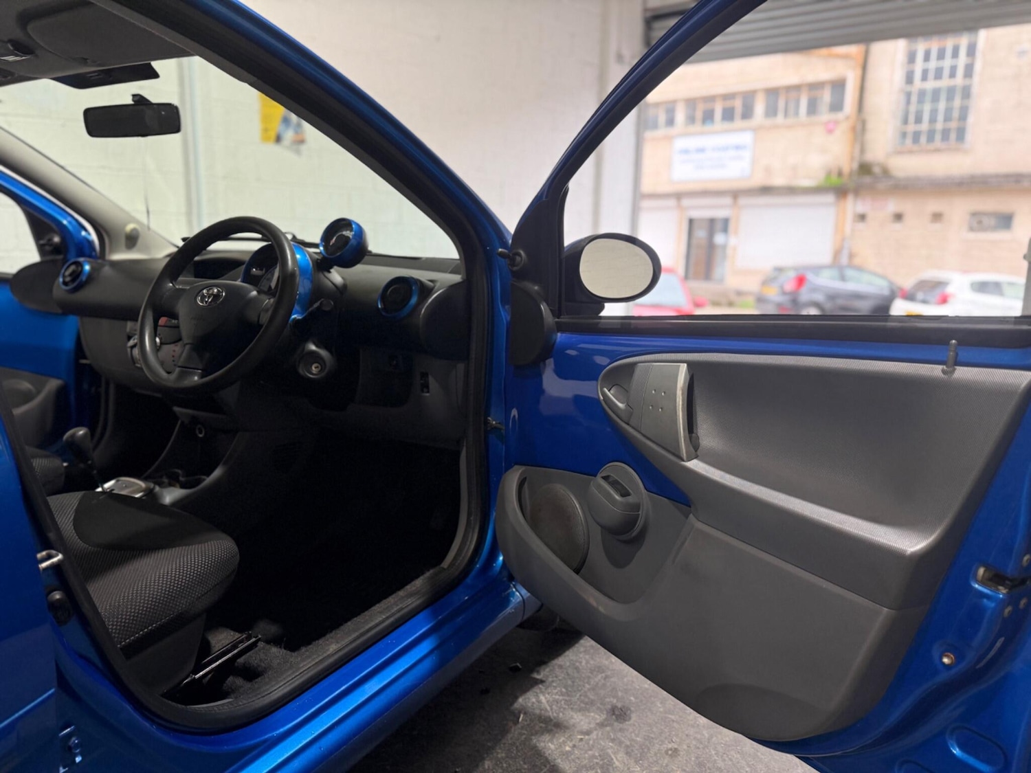 Used Toyota AYGO 2009 for sale - 76359872: Photo 40