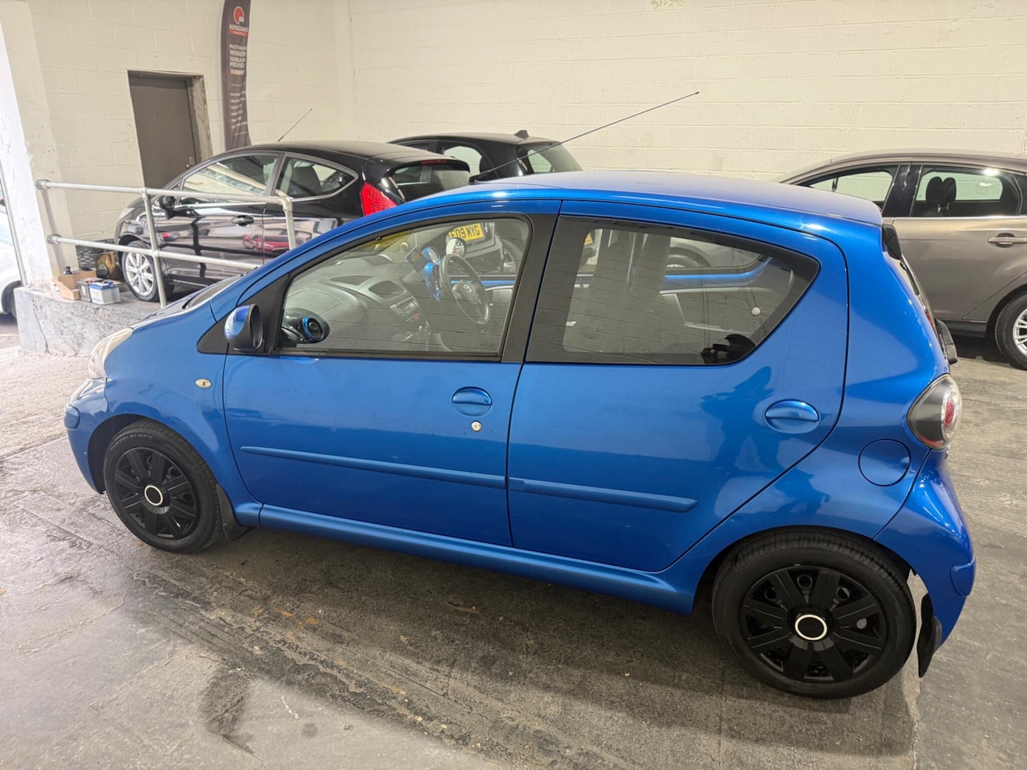 Used Toyota AYGO 2009 for sale - 76359872: Photo 9
