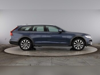 Used Volvo V90 Cross Country 2021 for sale - 77363733: Photo