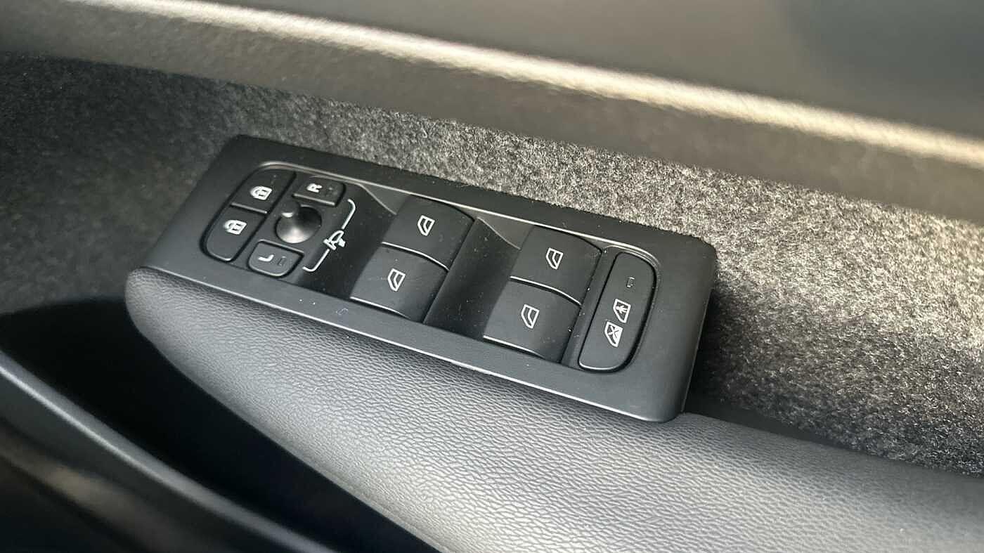 Used Volvo XC40 2023 for sale - 77363743: Photo 24