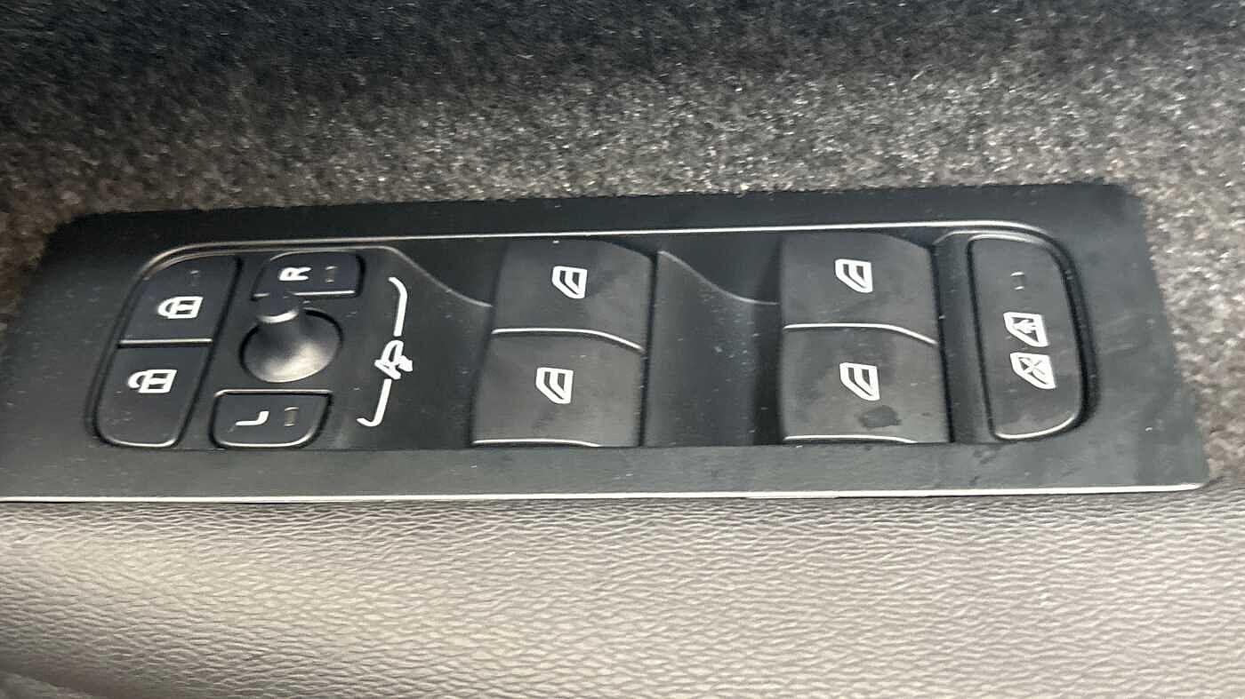 Used Volvo XC40 2025 for sale - 77387132: Photo 24