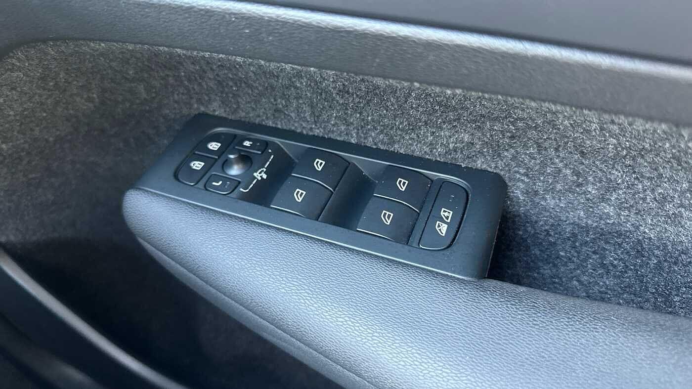 Used Volvo XC40 2023 for sale - 78034854: Photo 24