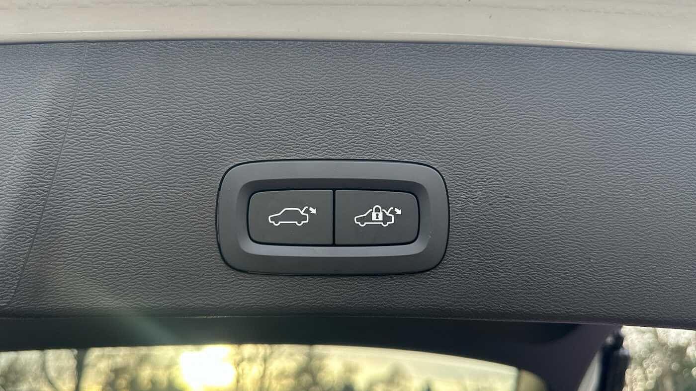 Used Volvo XC40 2023 for sale - 77363723: Photo 42