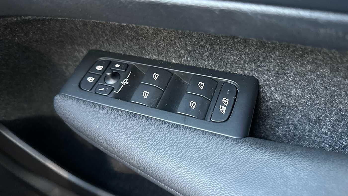 Used Volvo XC40 2023 for sale - 77363747: Photo 23