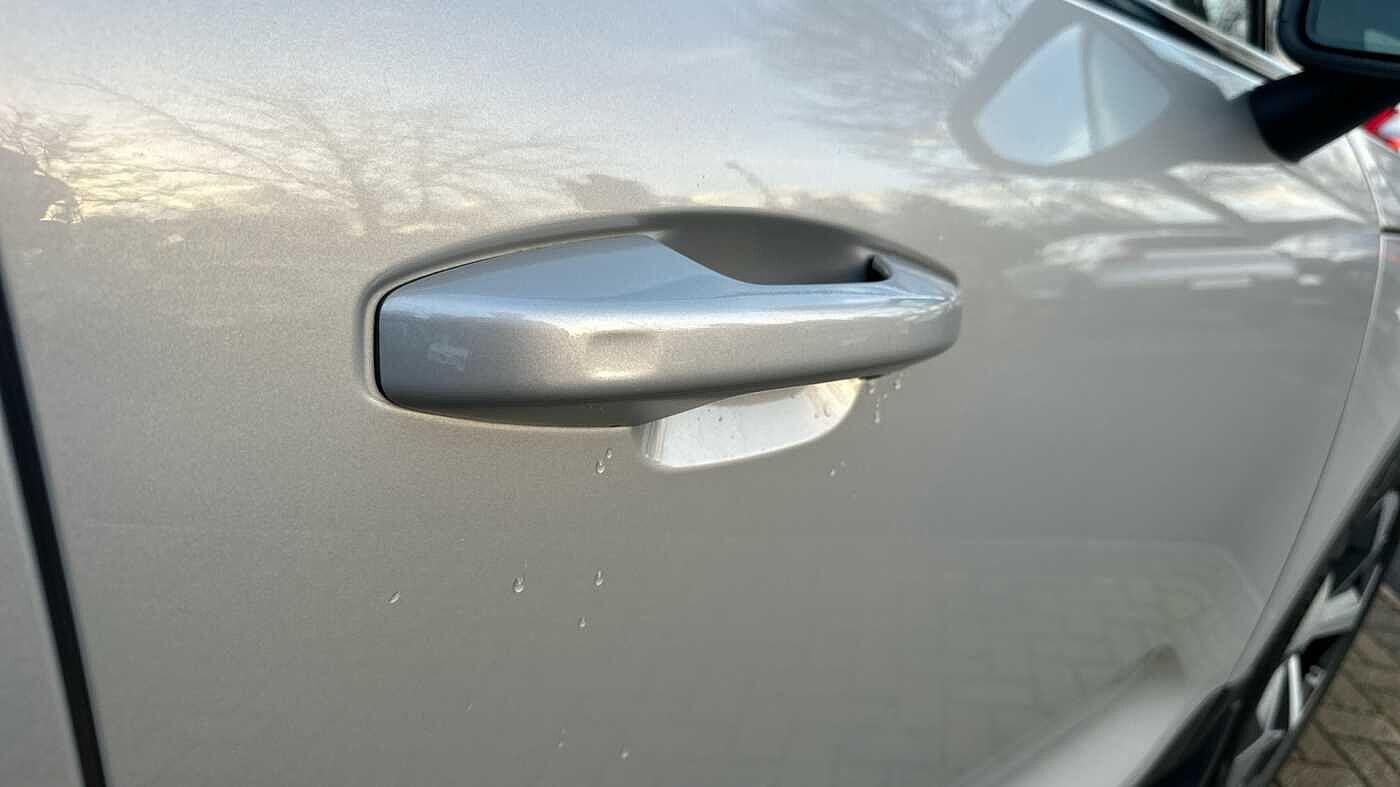 Used Volvo XC40 2023 for sale - 77363747: Photo 37