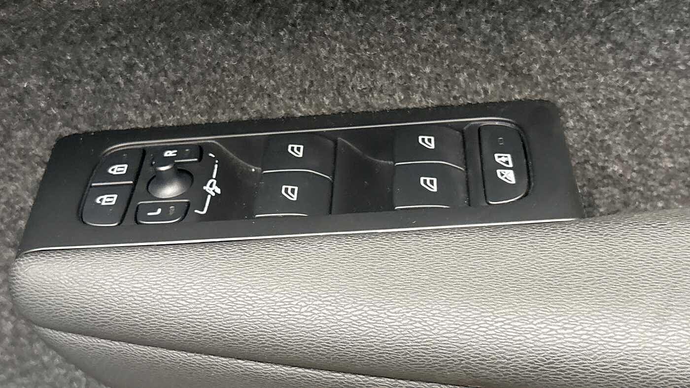 Used Volvo XC40 2025 for sale - 77957042: Photo 24