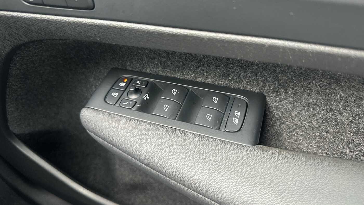 Used Volvo XC40 for sale - 77363765: Photo 24